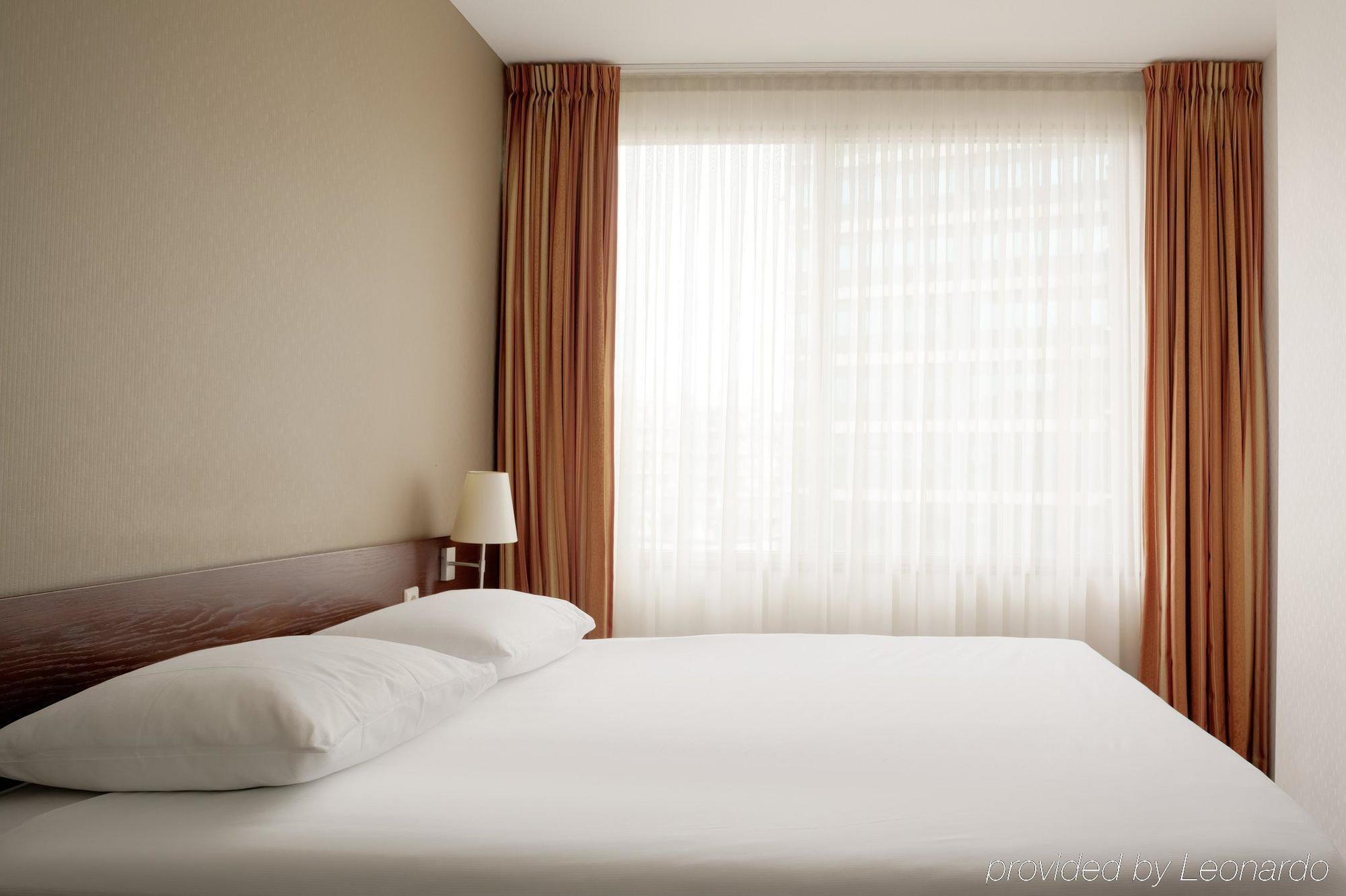 Leonardo Hotel Eindhoven City Center Former Crown Hotel Esterno foto
